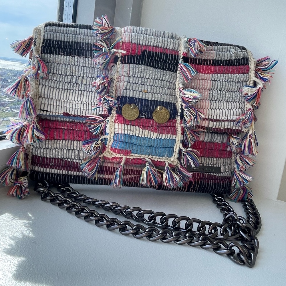 Great condition Kooreloo bag. Perfect for summer or vacation!